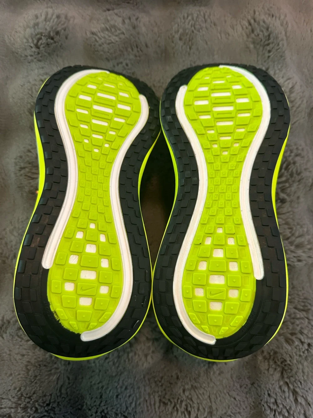 New Nike VOMERO PLUS Mango    Road Running, Walking